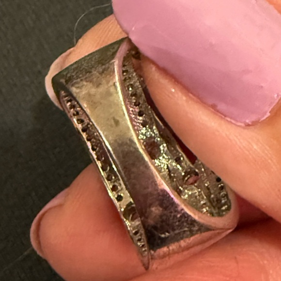 Elegant Multi-Stone Ring - Picture 2 of 4